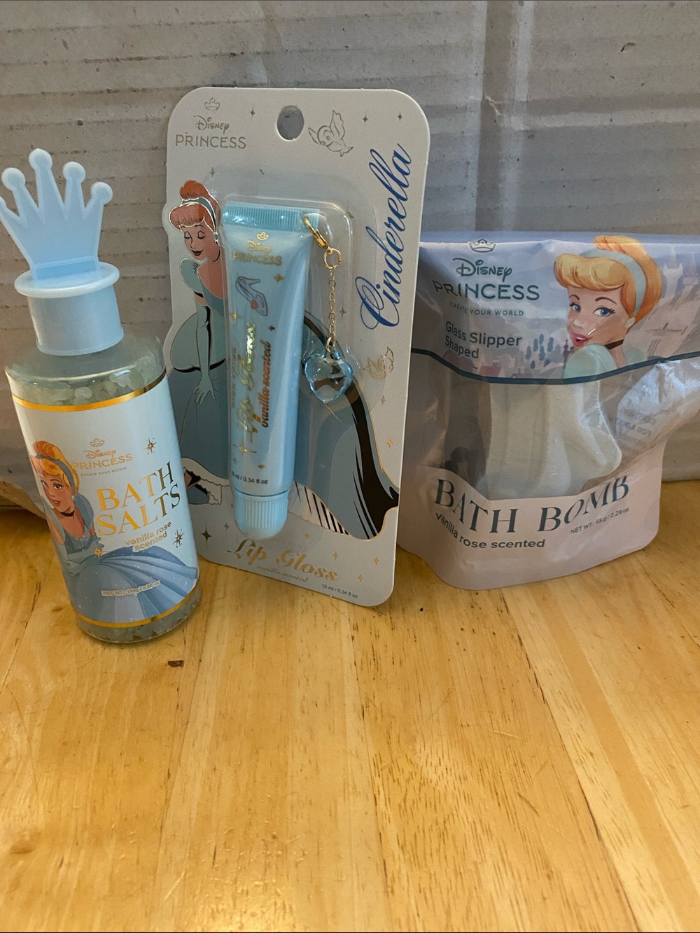 Cinderella Bath & Body Gift Set includes bath salts, bath bomb & lip gloss NWT